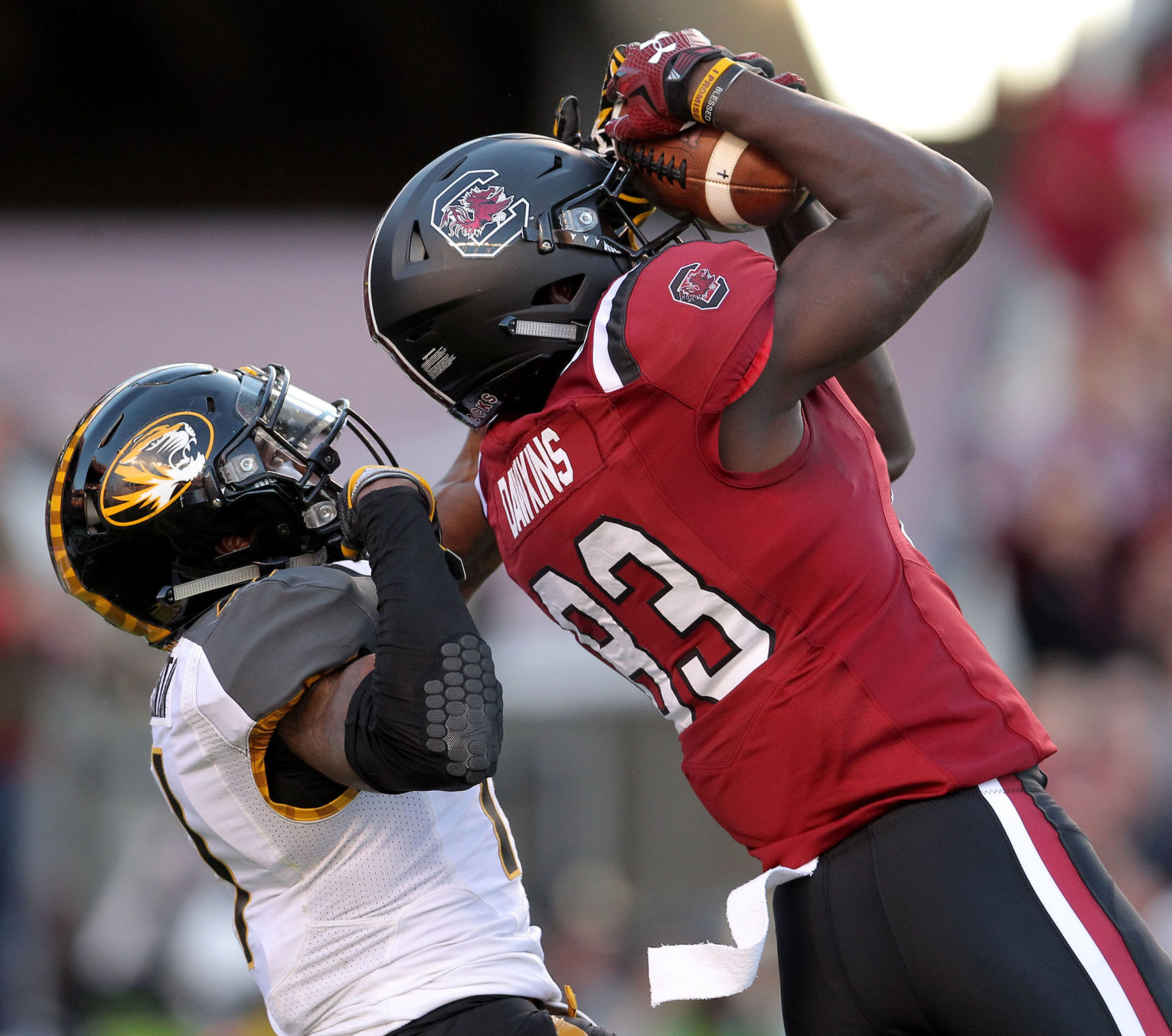 USC's Chavis Dawkins makes a catch against Missouri